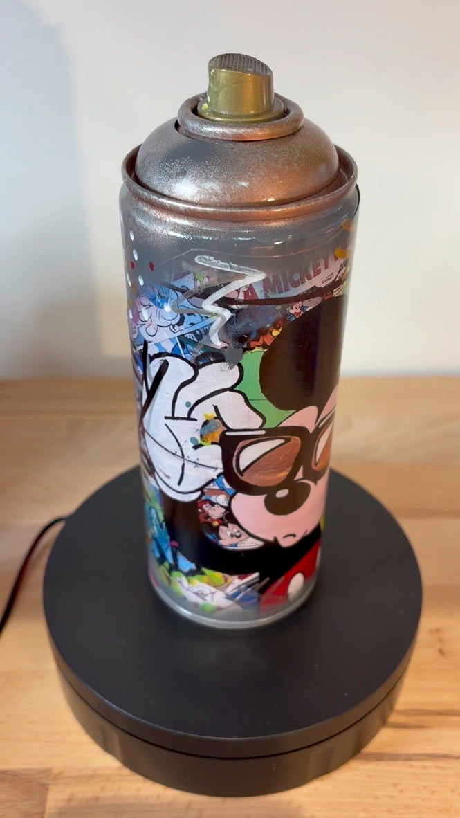 Bombe de peinture customisée par Vincent STREIFF