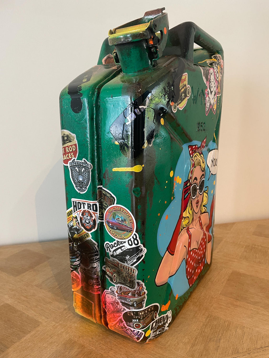 Bidon ancien acier Pop art HOT ROAD et PINUP