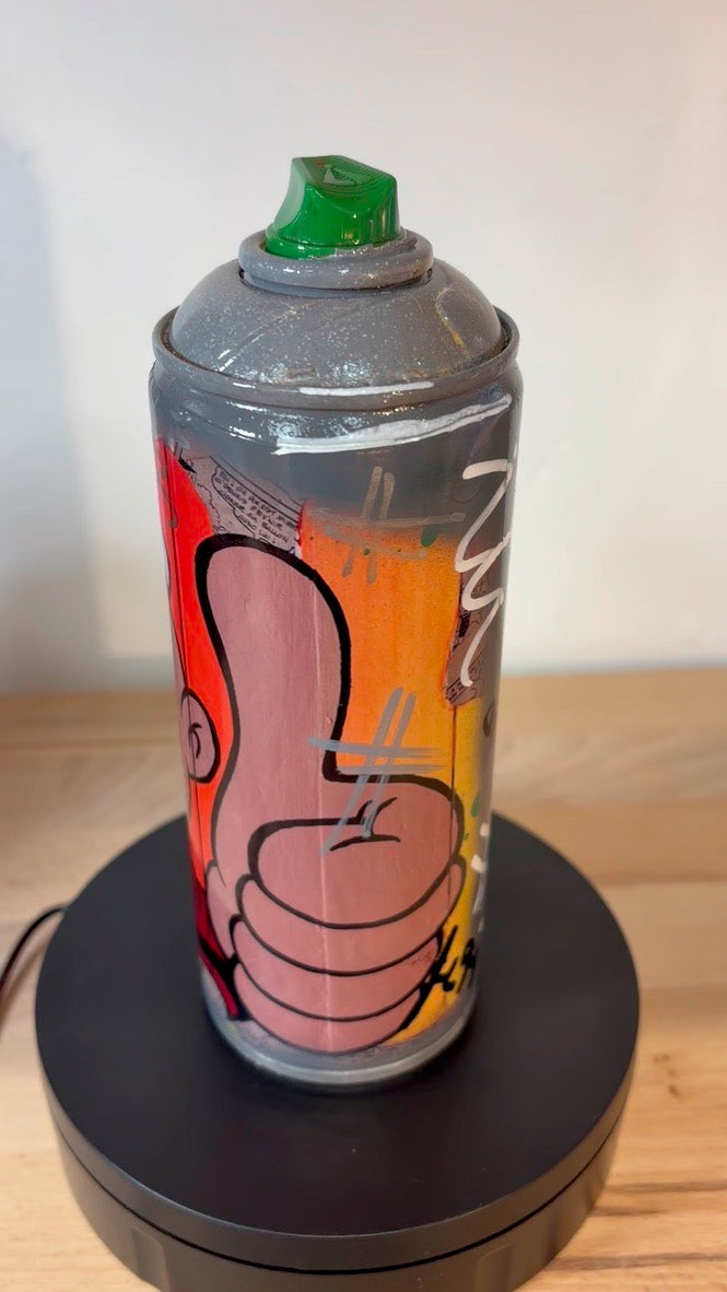 Bombe de peinture customisée par Vincent STREIFF