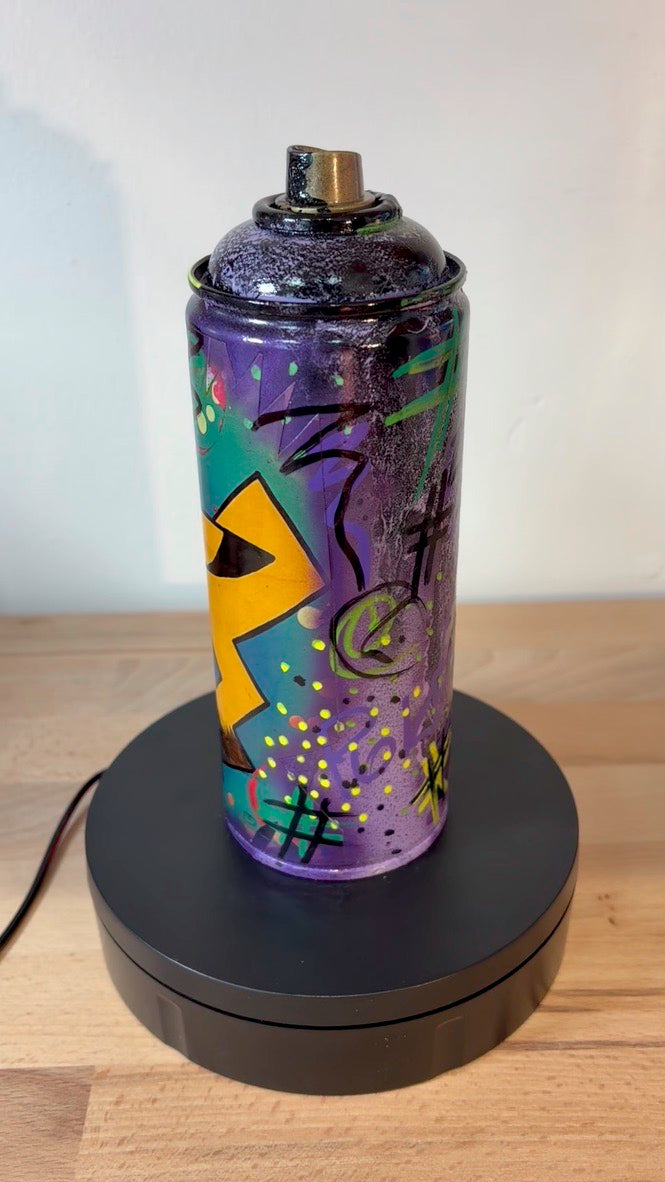 Bombe de peinture customisée par Vincent STREIFF