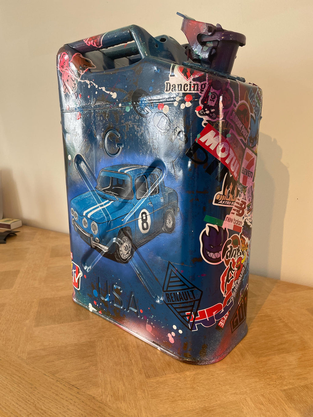 Bidon ancien acier Pop art Renault 8 Gordini