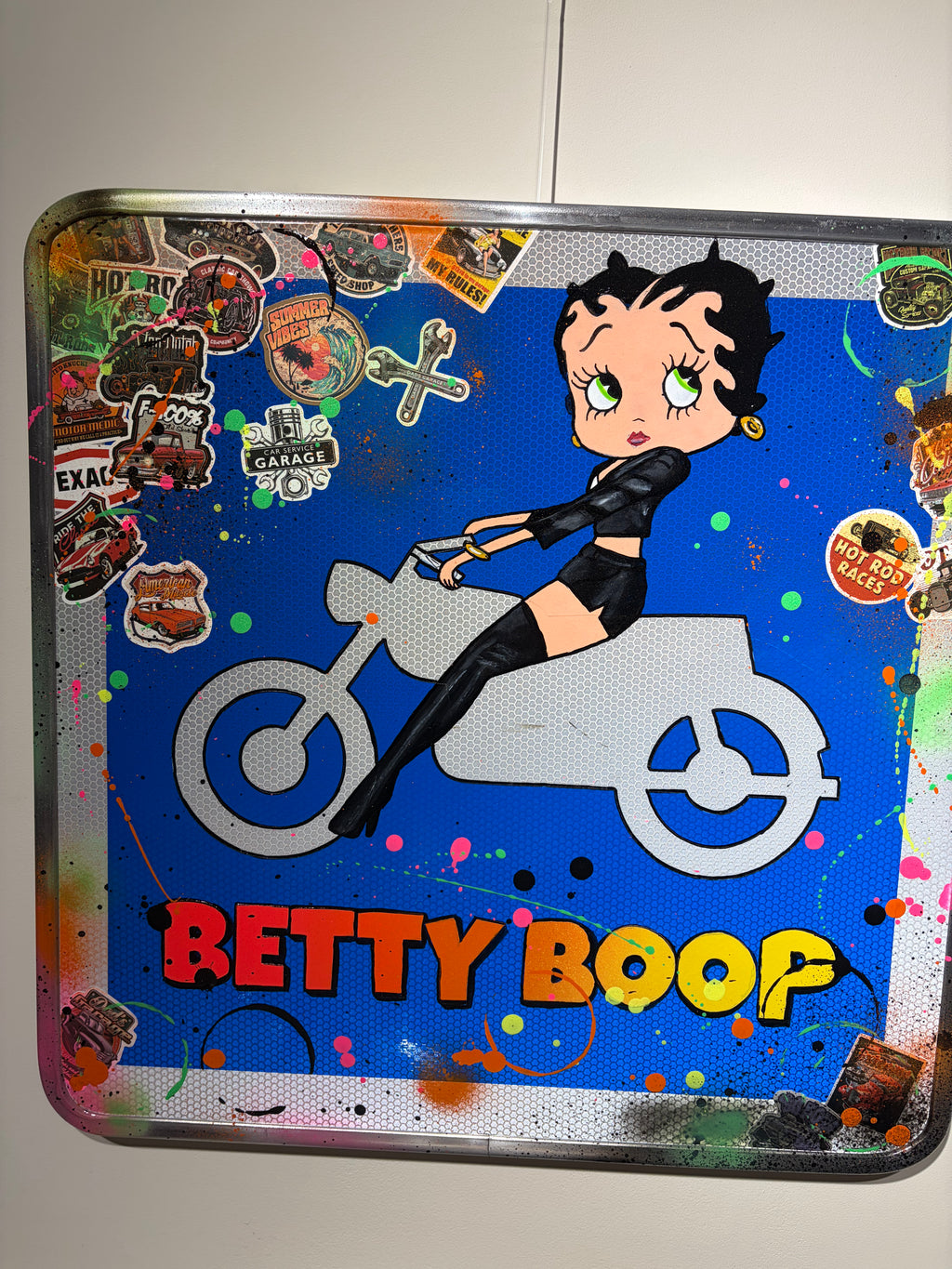 Panneau Betty Boop — vue latérale