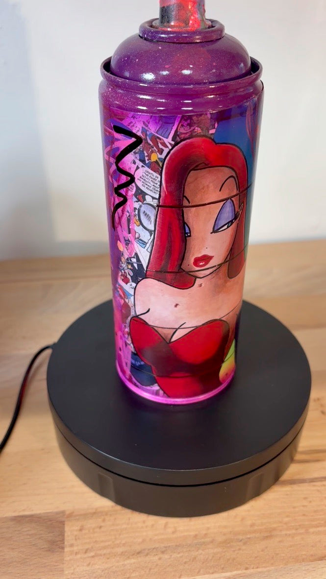 Bombe de peinture customisée par Vincent STREIFF