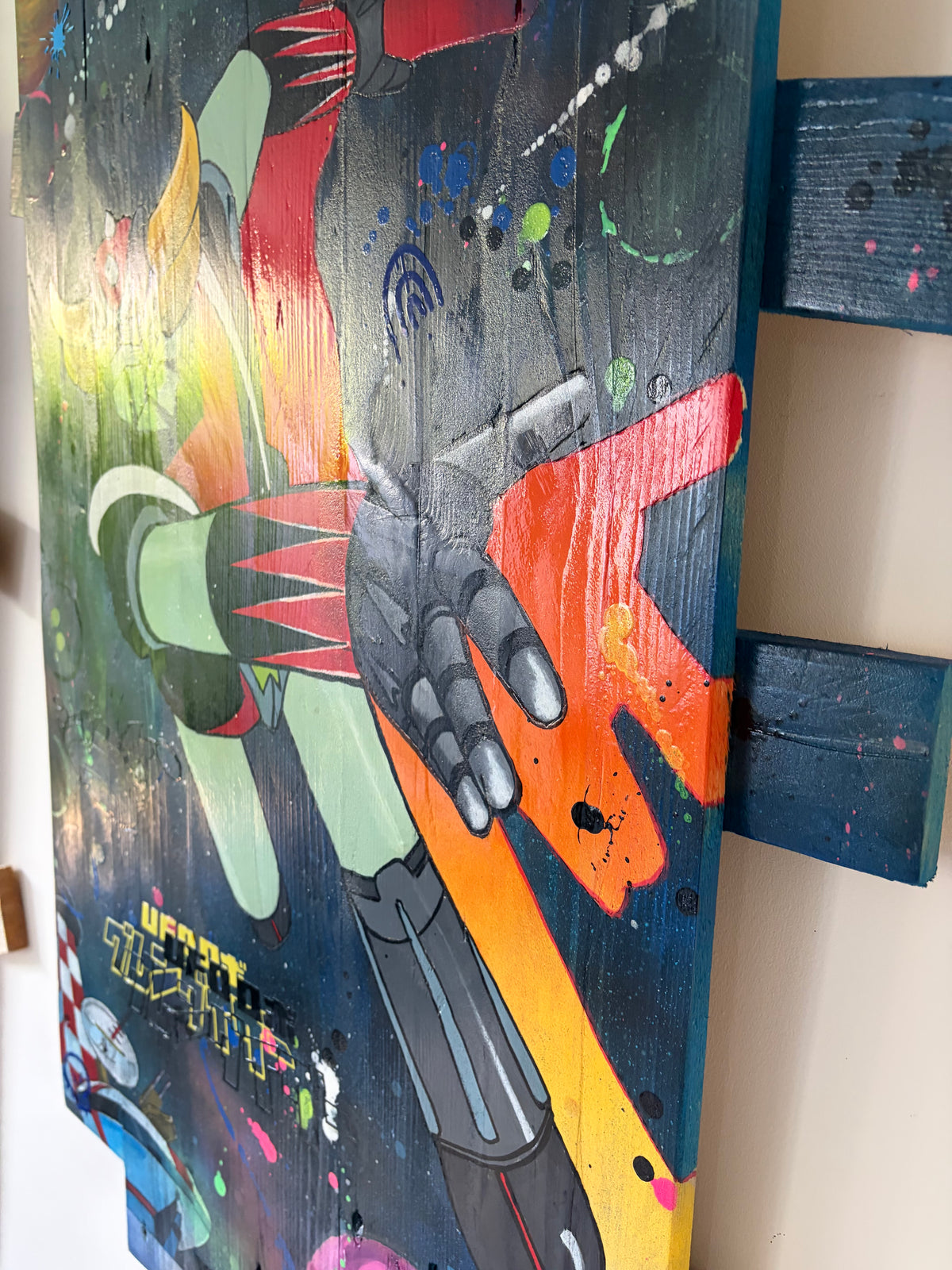Tableau Goldorak 2026 de Vincent Streiff — détail texture bois et éclaboussures de peinture