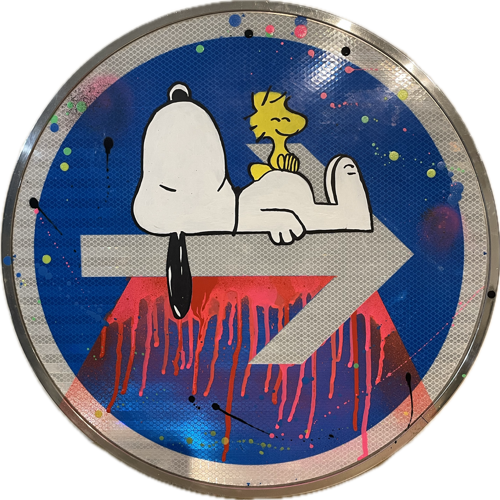 Panneau rond Snoopy et Woodstock — vue en angle montrant le relief du panneau