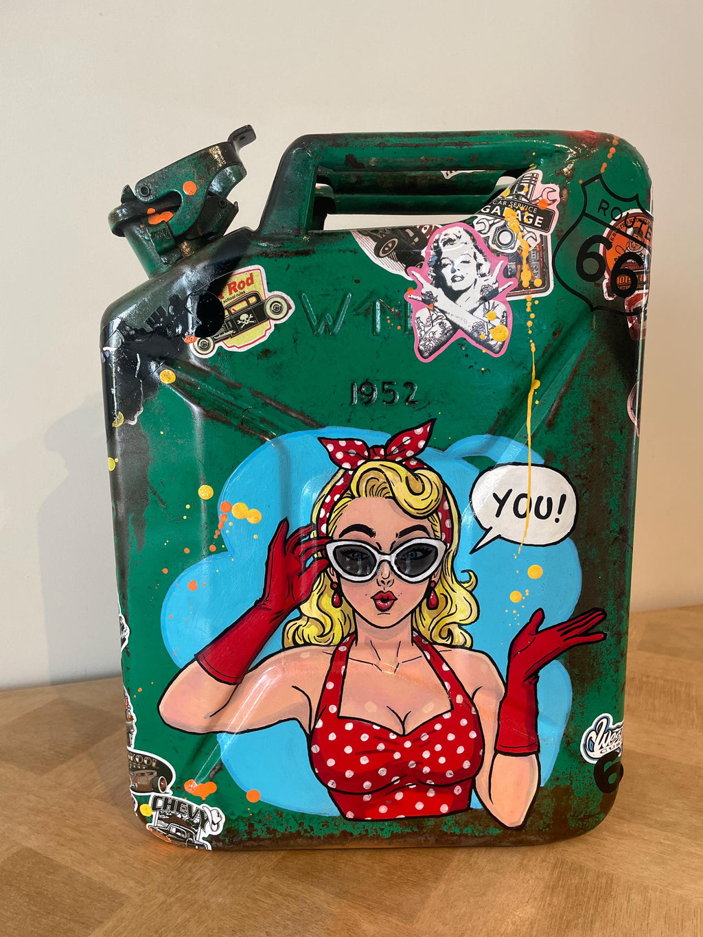 Bidon ancien acier Pop art HOT ROAD et PINUP